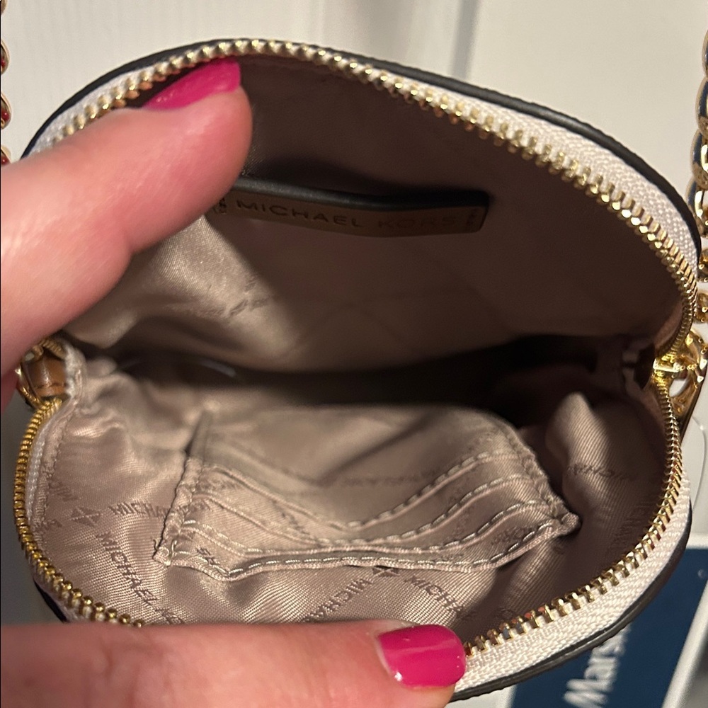 Michael Kors Cream MK Logo Crossbody Phone Pouch with Gold Chain - Picture 4 of 6